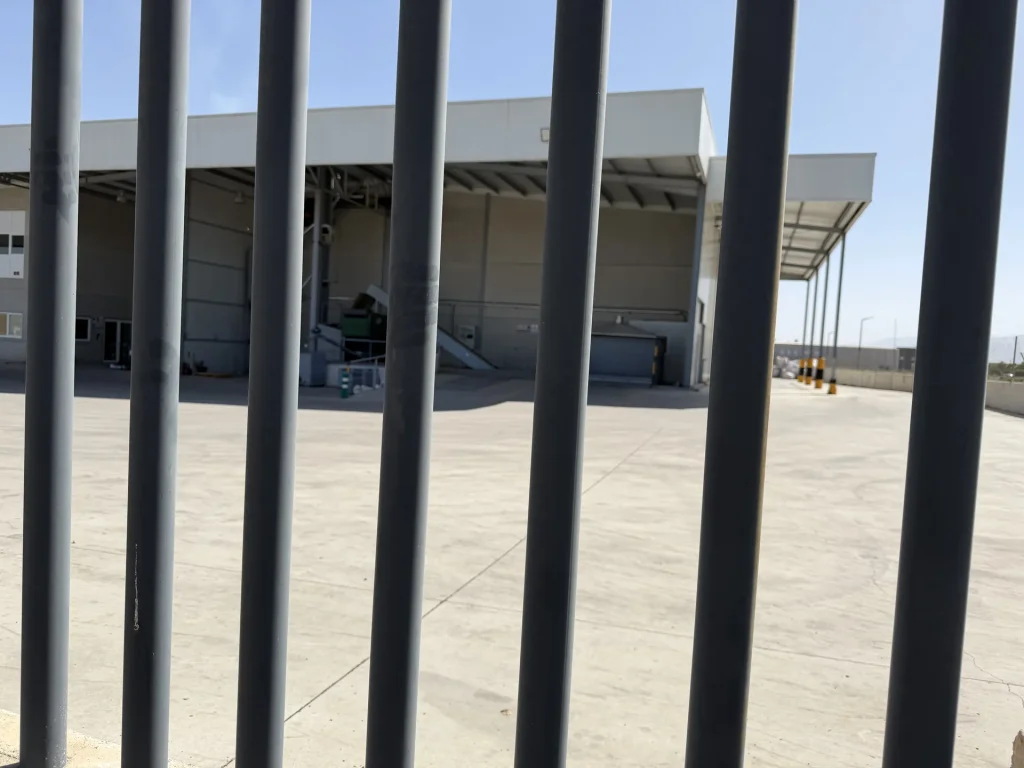 Gradas prefabricadas de hormigón en instalación deportiva — Los Cahices, Granada